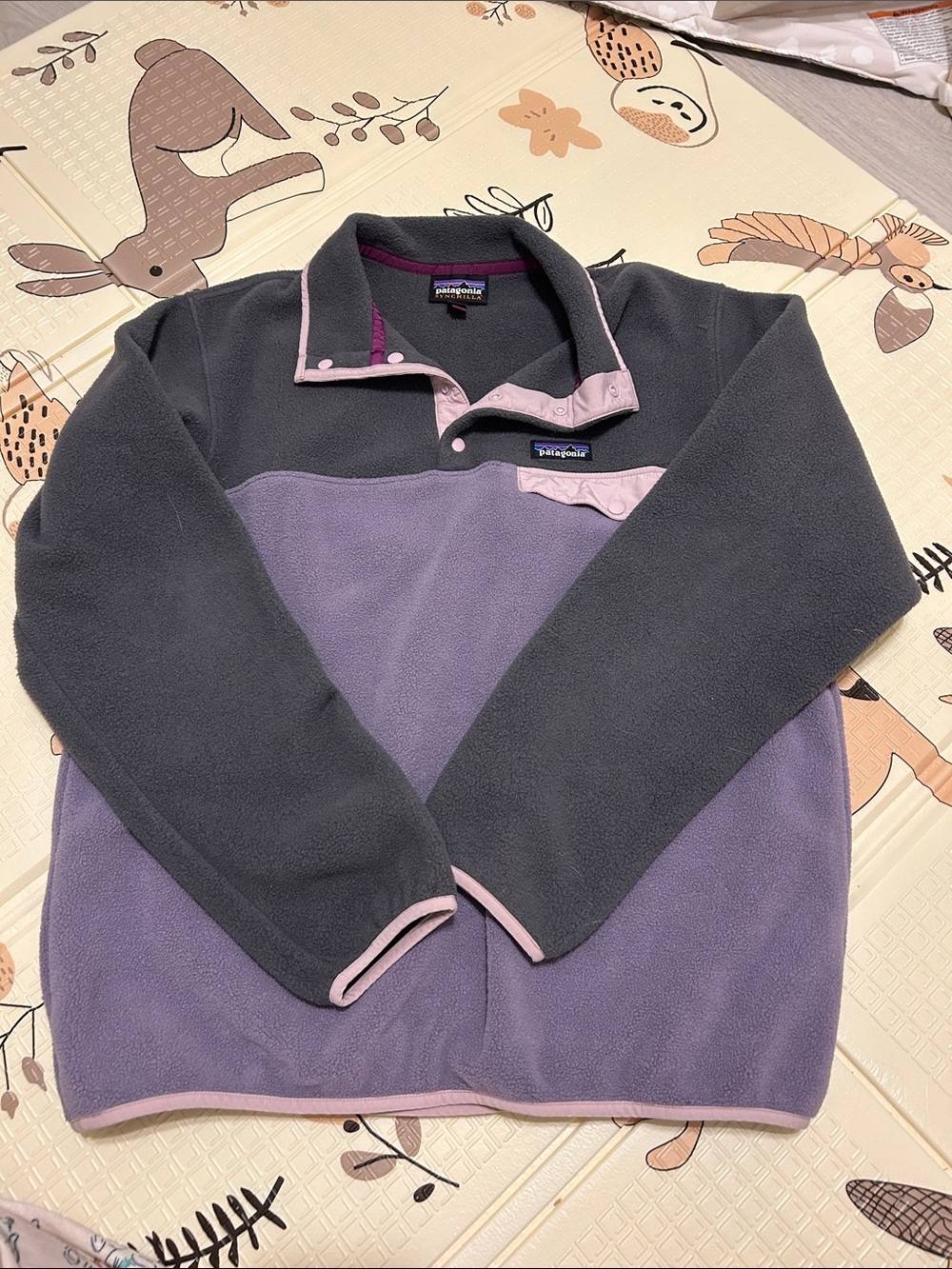Patagonia Two-Tone Fleece Pullover in Lavender & Charcoal with Pink Trim